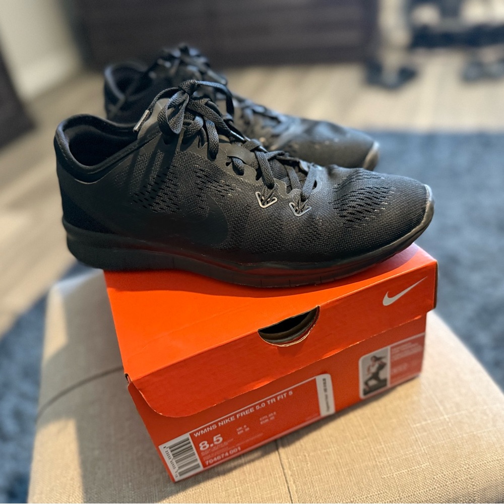 Nike Black Athletic Low-Top Shoes